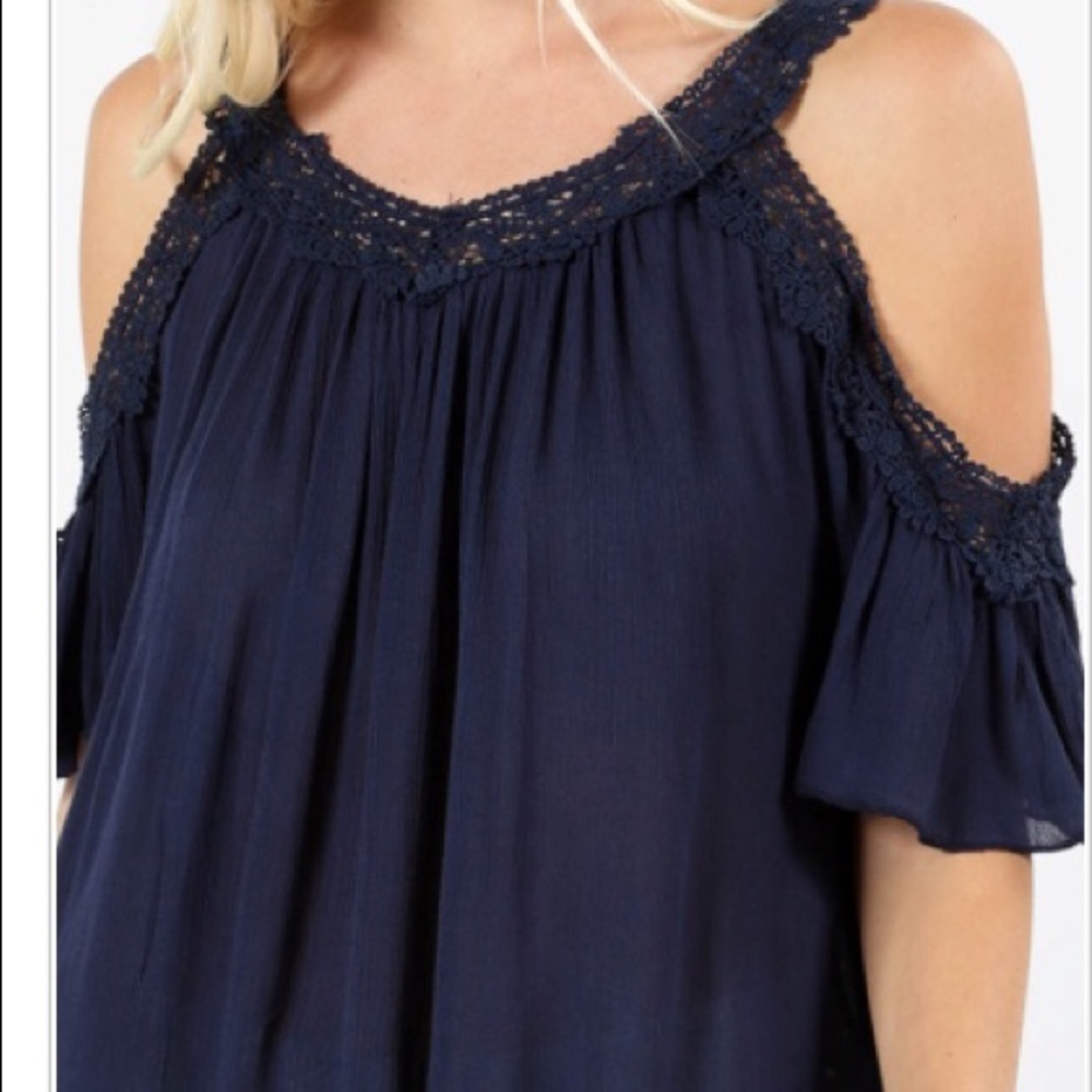 Large cold shoulder tunic - Picture 2 of 2